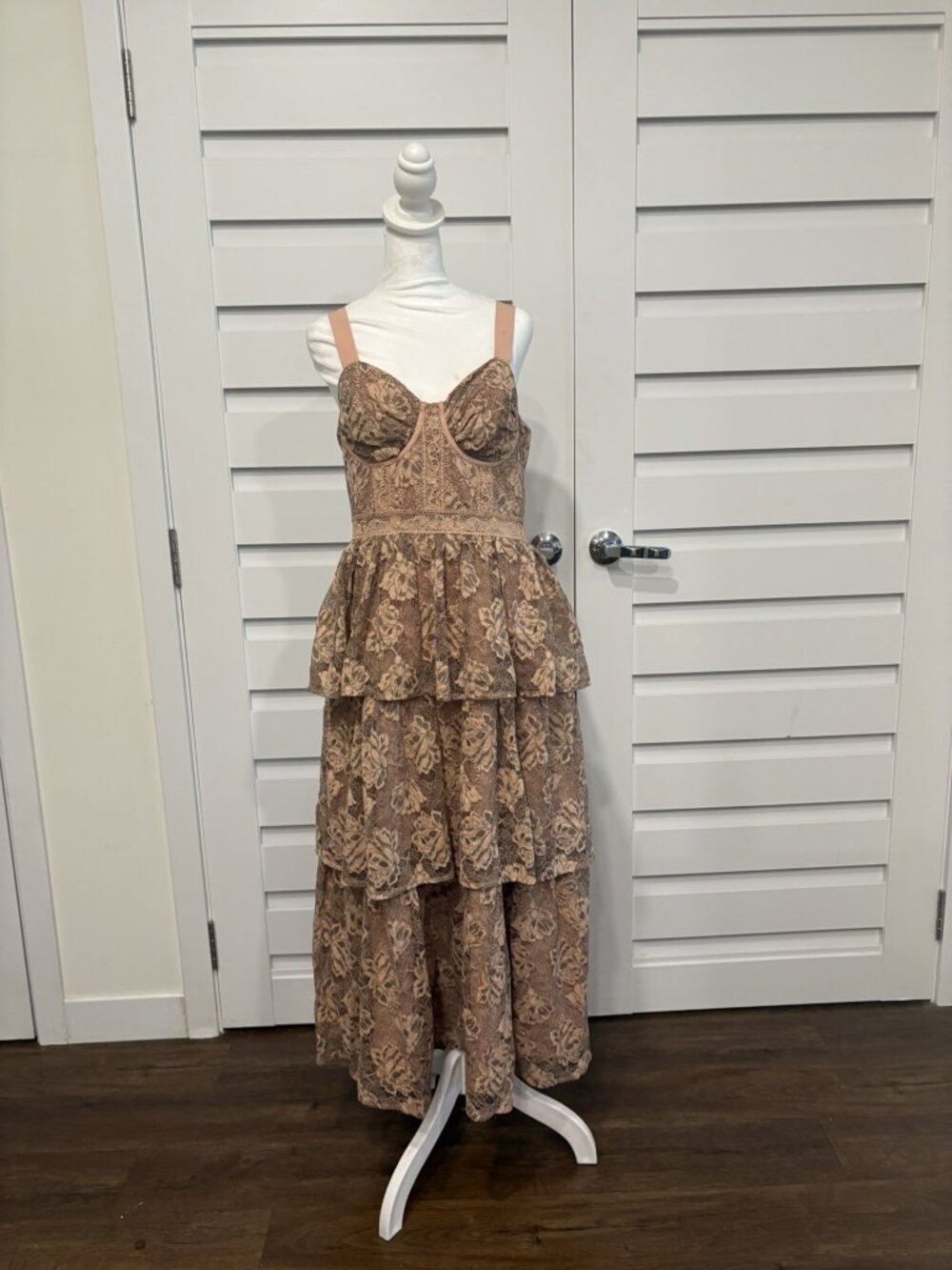 Petal & Pup Shania Brown Lace Bustier Tiered Maxi Dress Size M - Picture 6 of 13